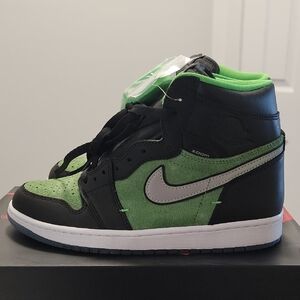 Nike Special Edition Athletic Shoes Black and Green